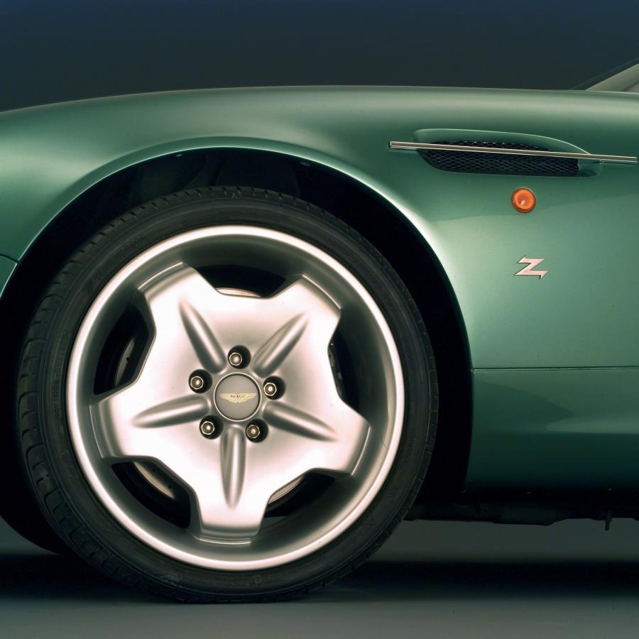 Колеса Aston Martin DB AR1 Zagato 2003 года  (NA) (фото 15 из 51)
